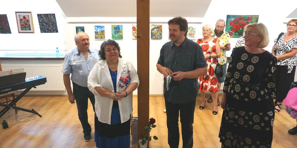 Magiczny wieczór w Cieklinie. Wernisaż wystawy „Malarski świat Grażyny Michowicz – Dzik”