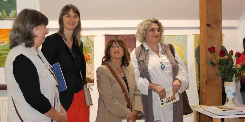 BATIK z naturą w tle – relacja z wernisażu w Cieklinie