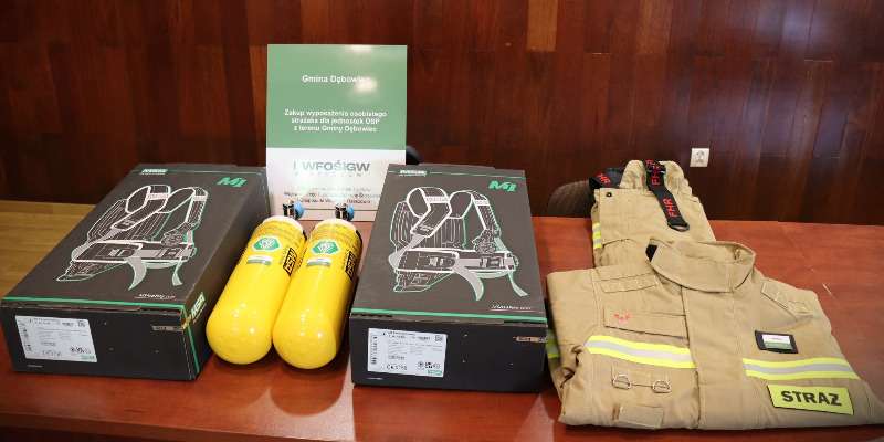 Przekazanie sprzętu specjalistycznego dla jednostek OSP z terenu Gminy Dębowiec